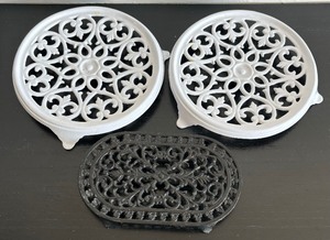 lot 128 image: Three Kitchen Decorative Trivets