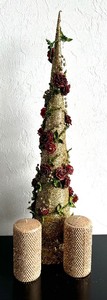 lot 145 image: Golden Glittery Rose Decor with Pair of Sparkly Candles