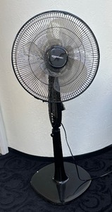 lot 171 image: Amazon Basics Fan
