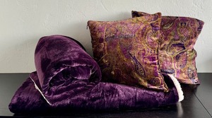 lot 50 image: Two Cozy Life Comfort Throw Blankets with Two Accent Pillows