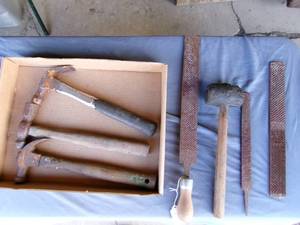 lot 24 image: Box of Hammers & Wood Rasps