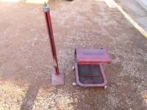 lot 17 image: Craftsman Shop Stool & Screw Bumper Jack