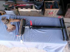 lot 43 image: Roller Stand & Screw Jack