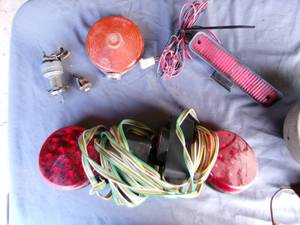 lot 19 image: Magnetic Trailer Lights W Misc Lights