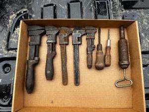 lot 48 image: Box of Vintage PipeEngineers Wrenches