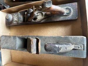 lot 50 image: 2 Vintage Wood Handheld Woodworking Planes