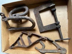 lot 72 image: 2 Clevises & C Clamp