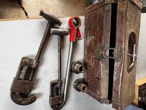 lot 66 image: 2 Pipe Cutters & Pipe Threader