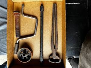 lot 92 image: Vintage Hoof Trimmer & 38 Speed Wrench