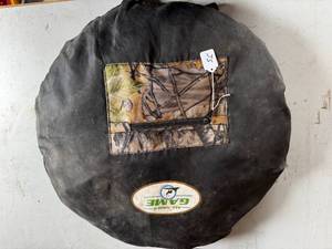 lot 87 image: Popup Hunting Blind