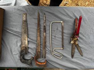 lot 55 image: Box of Hand Saws