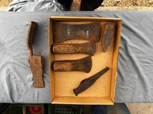 lot 59 image: Box of Misc AxeHatchet Heads