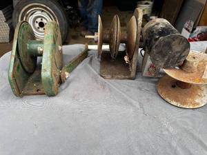 lot 77 image: Hand Crank Winch & Elec Winch