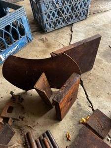lot 78 image: Small Crate of Misc Heavy Steel