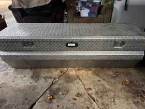 lot 80 image: Diamond Plate Behind Cab Truck Tool Box