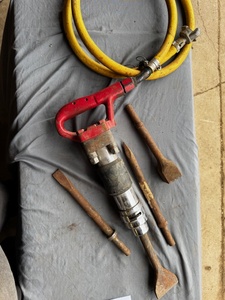 lot 125 image: Pneumatic Chipping Hammer