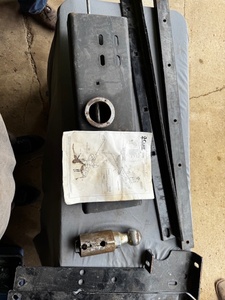 Curt Gooseneck Hitch (Under Box)