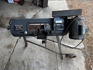 lot 10 image: Horizontal Metal Cutting Bandsaw