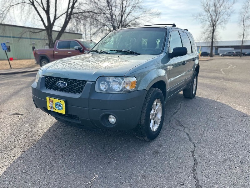 lot 13 image: 2007 FORD ESCAPE XLT 4x4 No Reserve