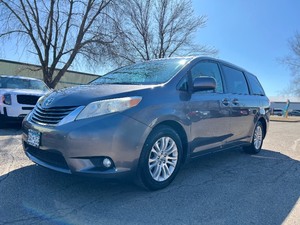 2011 TOYOTA SIENNA XLE *8-PASSENGER VAN*