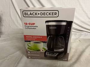 lot 26 image: Black and Decker 12 Cup Coffee Maker