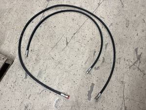 lot 28 image: 2 x 38 Hydraulic Hoses with Fittings