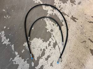 lot 33 image: 2 x 38 Hydraulic Hoses with Fittings