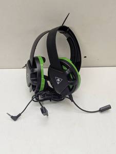 lot 24 image: Pair of Turtle Beach Recon Chat Xbox Headset - Xbox Series X, Xbox Series S, Xbox One