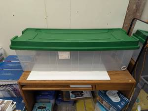 lot 39 image: 200qt Latching Tree Box - Clear Base with Regal Green Lid and Latch - Brightroom, 200qt Capacity