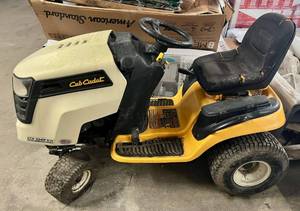 CubCadet Riding Lawn Mower CTX 1042 KW V-TWIN Hydrostatic