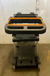 lot 6 image: Coastwide Janitorial Cart