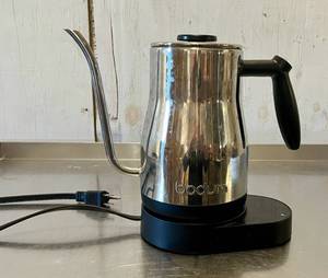 lot 10 image: Bodum Goose Neck Electric Kettle