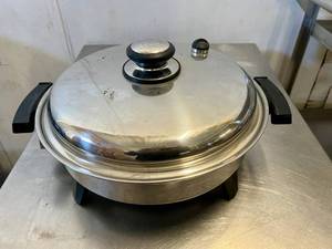 lot 11 image: Royal Prestige Liquid Core Electric Skillet