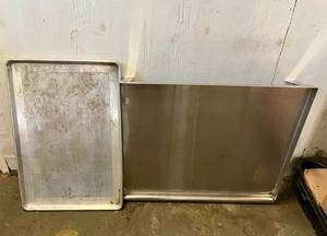 lot 12 image: Large Stainless Steel TrayPan & Shelf