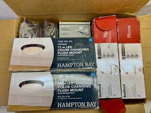 lot 39 image: Box w Door Knobs, Lights & Shower Heads