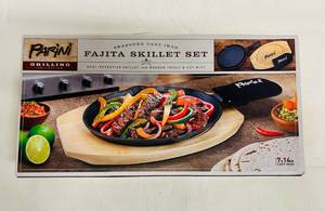 lot 69 image: MM. Parini Fajita Skillet Set