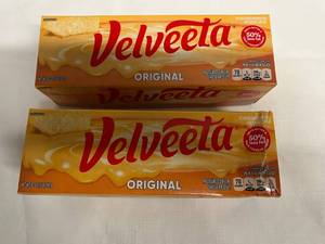 lot 270 image: MM. 2x Velveeta