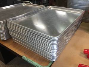 lot 122 image: 24 Aluminum Bun Pans - 26 x 18