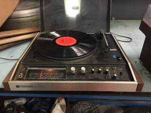 lot 153 image: Toshiba Stereo Record Player SM-290 Powers On