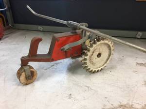 lot 179 image: Vintage THOMPSON - Tractor Sprinkler