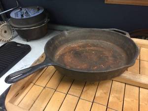lot 183 image: Cast Iron Lodge 10SK Skillet