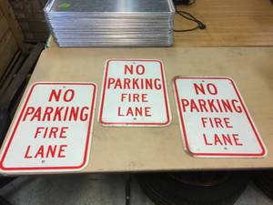lot 199 image: 3 NO PARKING - Aluminum Signs 12 x 18