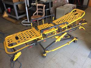 lot 244 image: STRYKER MX-PRO R3 Ambulance Cot - 600 Lb