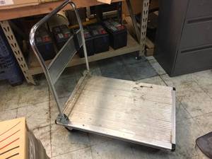 lot 268 image: Handy Aluminum Collapsible Rolling Cart 24 x 36