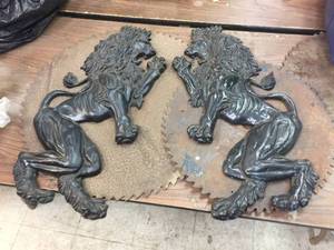 lot 321 image: Pair Cast Aluminum Lion Ornamental Hanger Decor