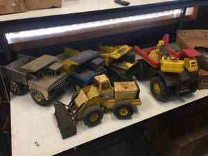 lot 322 image: 5 Larger Tonka Trucks - Mostly Metal