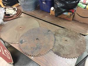 lot 335 image: 3 Vintage Large Saw Blades 22-29
