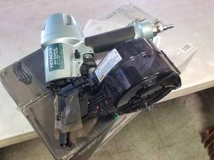 lot 342 image: Hitachi 2 12 Coil Nailer NV65AH2 with Unopened Box Nails