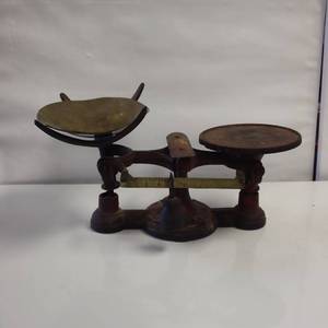 lot 13 image: Antique Cast Iron General Store Bakers Scale - Buffalo Scale Co