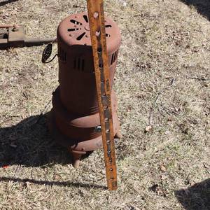 lot 35 image: Antique oilkerosene stove